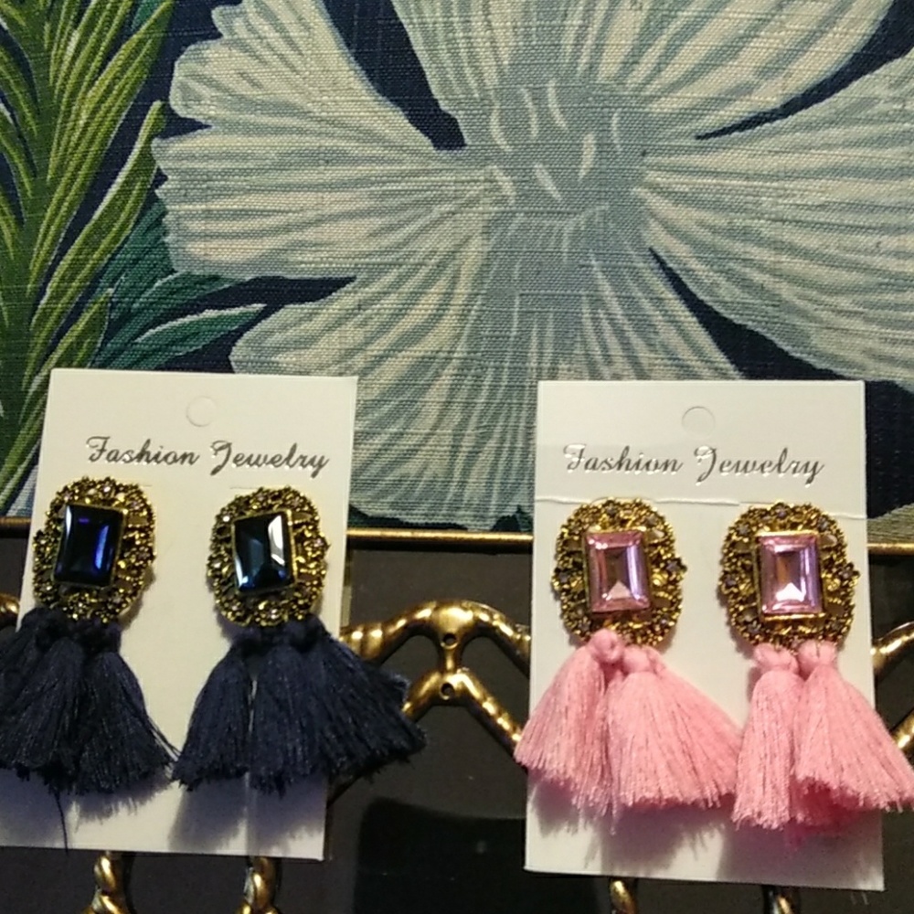 Tassel earrings.  Zinc alloy   antic gold color pl